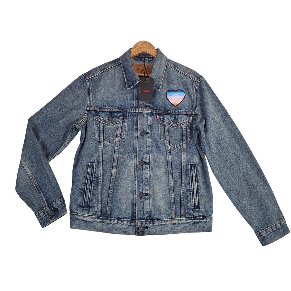 Levis Premium Trucker Jacket Mens Medium Blue Denim Heart 72334-0574 NWT